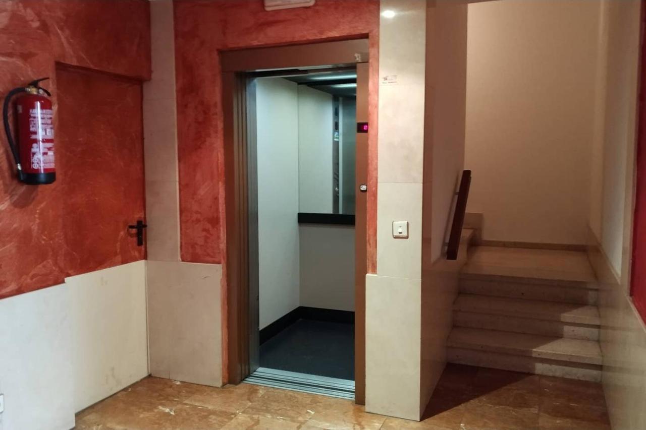 Apartamento Centrico En Monforte De Lemos - No Wifi - Parking Privado 외부 사진